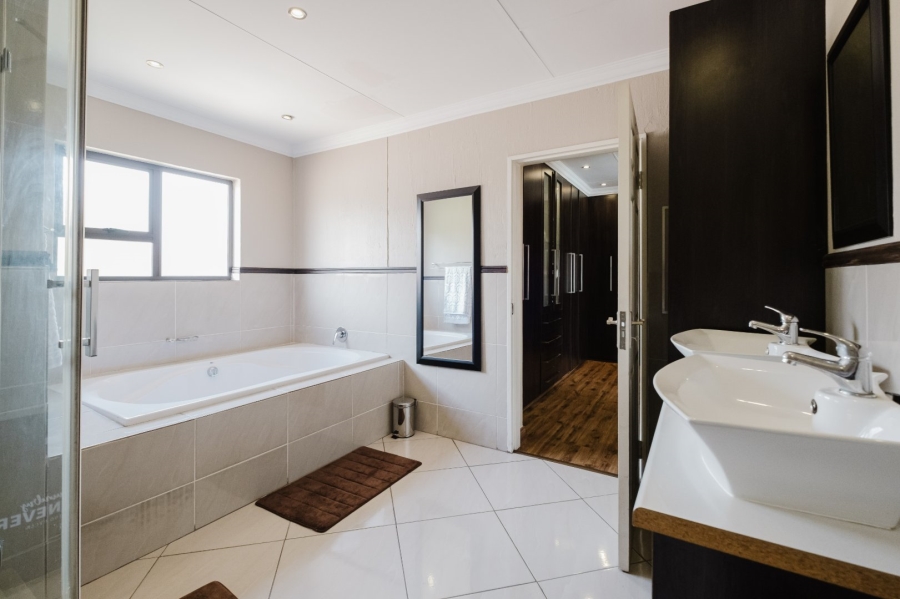 3 Bedroom Property for Sale in Mulbarton Gauteng