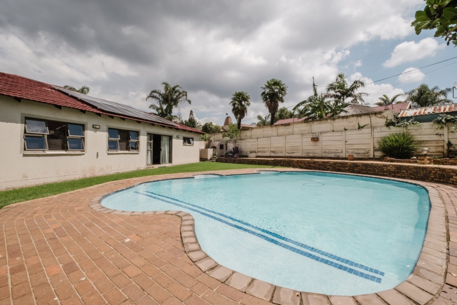 3 Bedroom Property for Sale in Mulbarton Gauteng