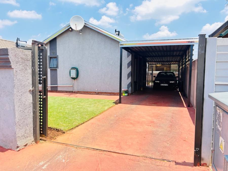 2 Bedroom Property for Sale in Sky City Gauteng