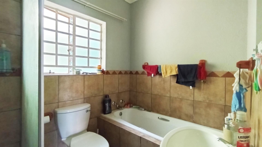 2 Bedroom Property for Sale in La Montagne Gauteng
