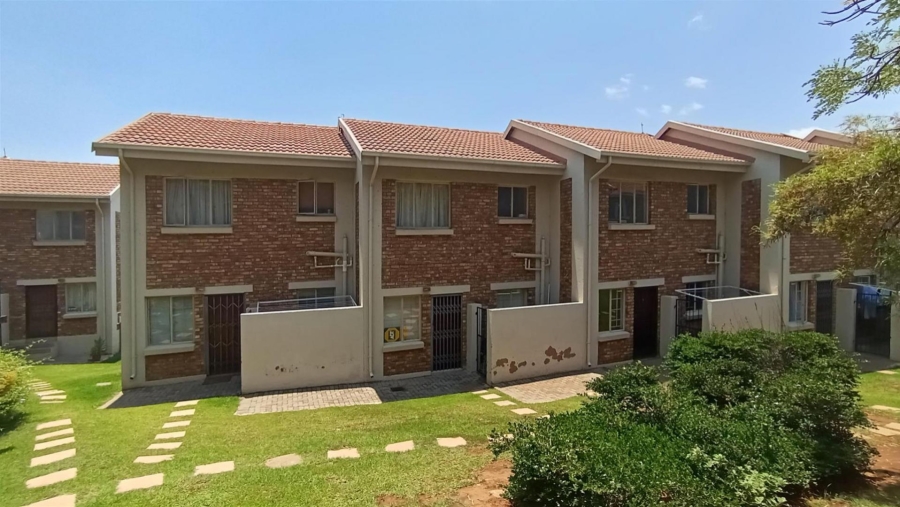 2 Bedroom Property for Sale in La Montagne Gauteng