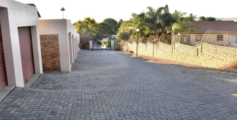 2 Bedroom Property for Sale in La Montagne Gauteng