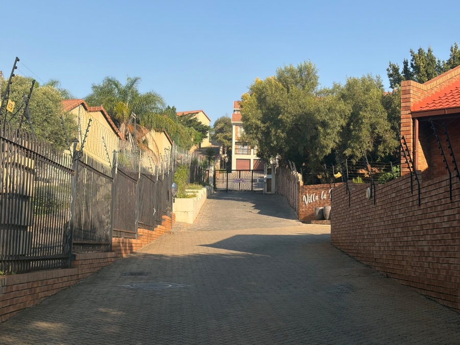 2 Bedroom Property for Sale in La Montagne Gauteng