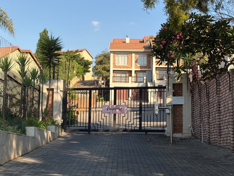 2 Bedroom Property for Sale in La Montagne Gauteng