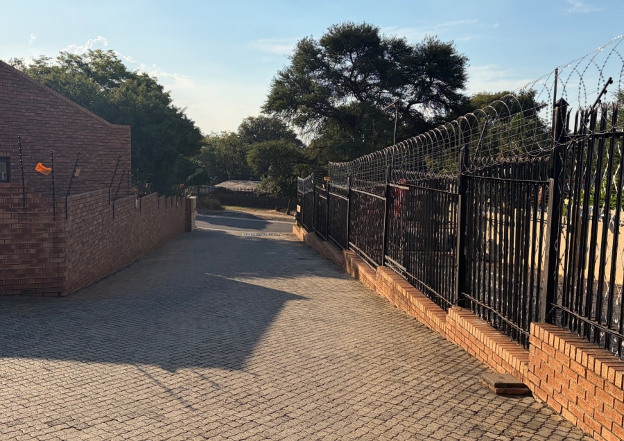 2 Bedroom Property for Sale in La Montagne Gauteng