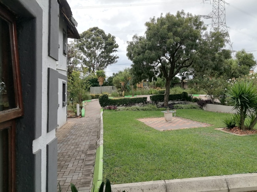 To Let Commercial Property for Rent in Laezonia Gauteng