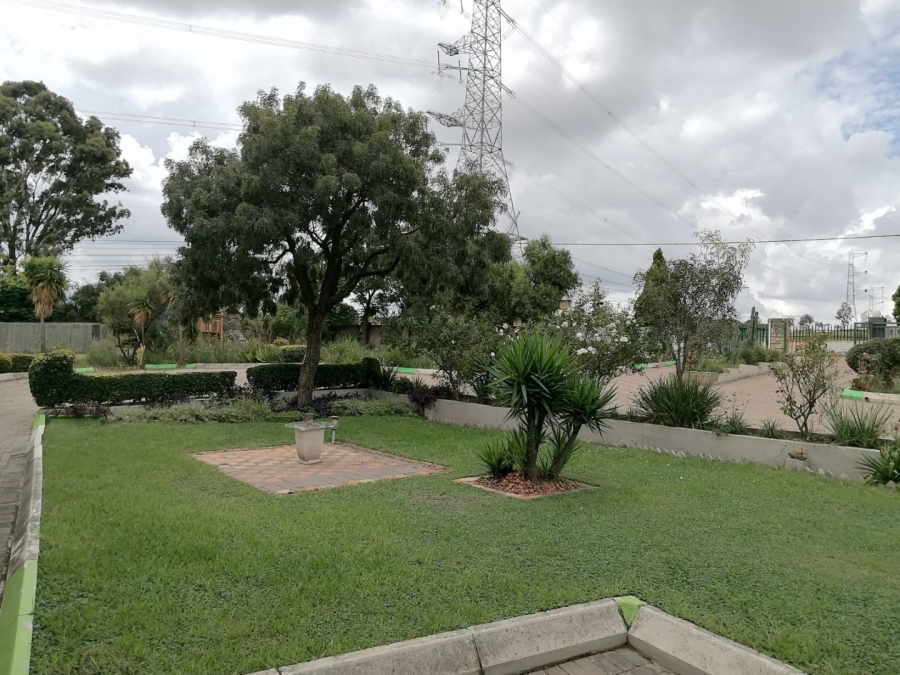 To Let Commercial Property for Rent in Laezonia Gauteng