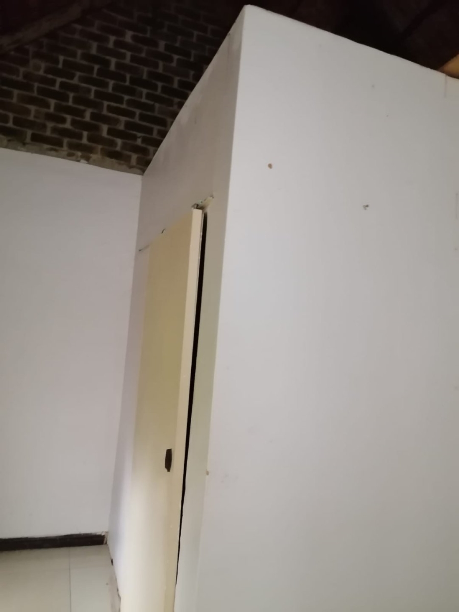 To Let 1 Bedroom Property for Rent in Laezonia Gauteng