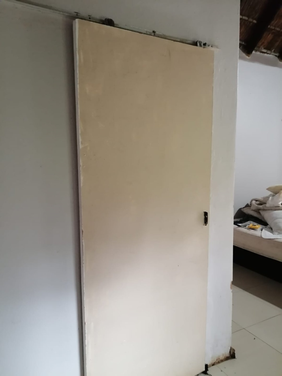 To Let 1 Bedroom Property for Rent in Laezonia Gauteng