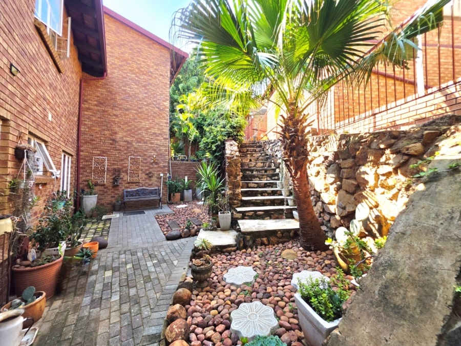 2 Bedroom Property for Sale in La Montagne Gauteng