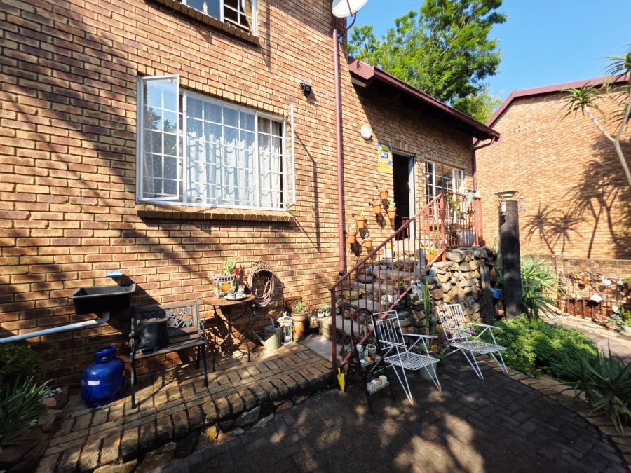2 Bedroom Property for Sale in La Montagne Gauteng