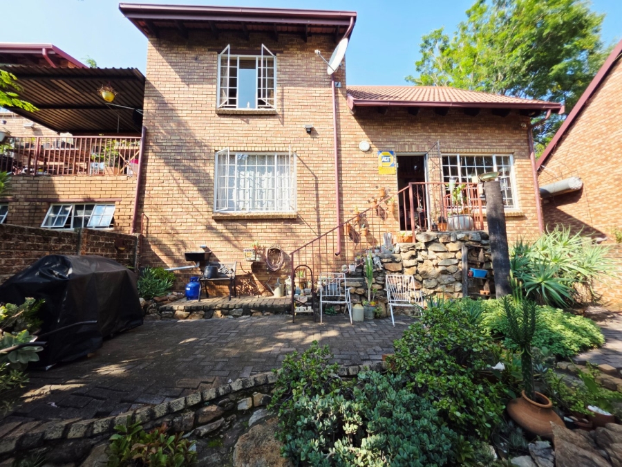 2 Bedroom Property for Sale in La Montagne Gauteng