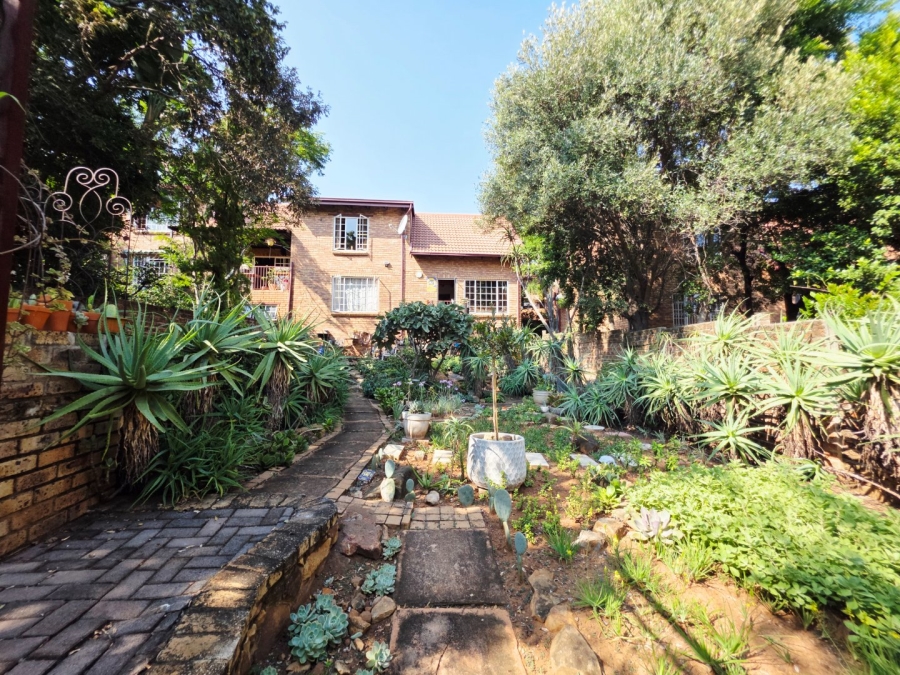 2 Bedroom Property for Sale in La Montagne Gauteng