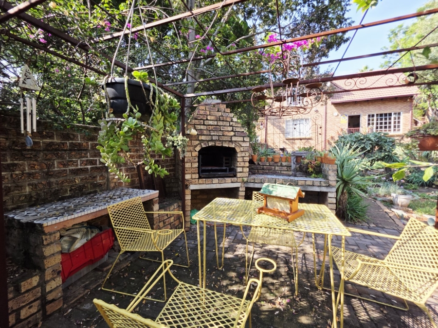 2 Bedroom Property for Sale in La Montagne Gauteng