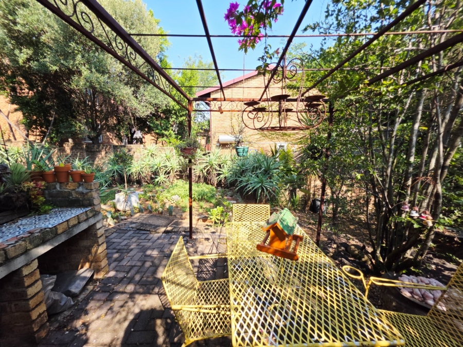 2 Bedroom Property for Sale in La Montagne Gauteng