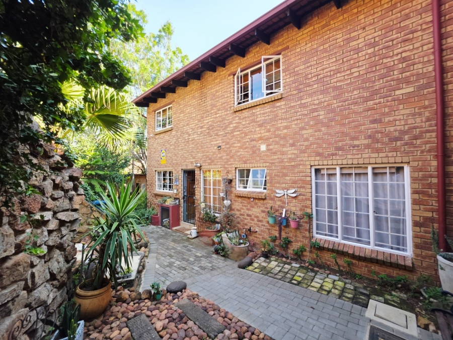 2 Bedroom Property for Sale in La Montagne Gauteng