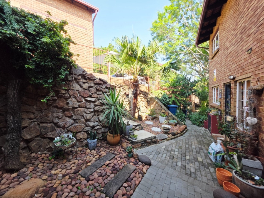 2 Bedroom Property for Sale in La Montagne Gauteng