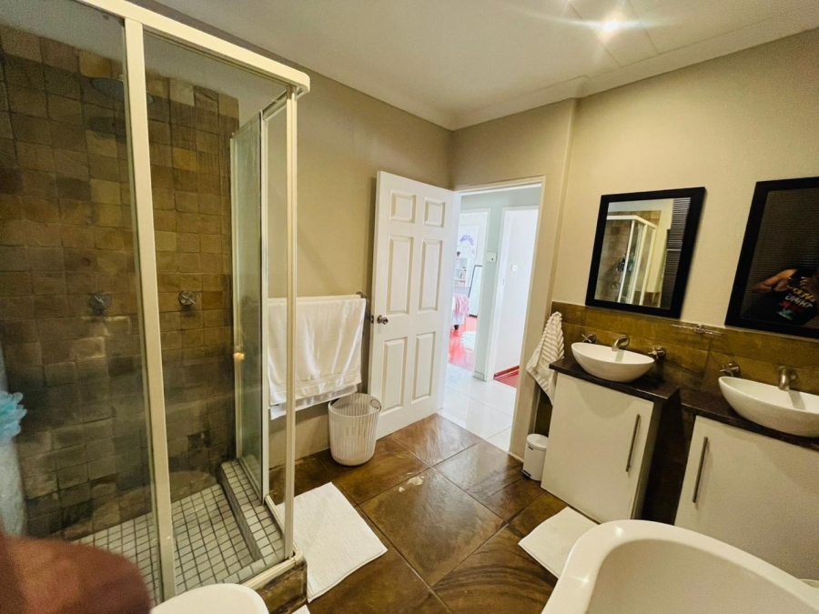 4 Bedroom Property for Sale in Blairgowrie Gauteng