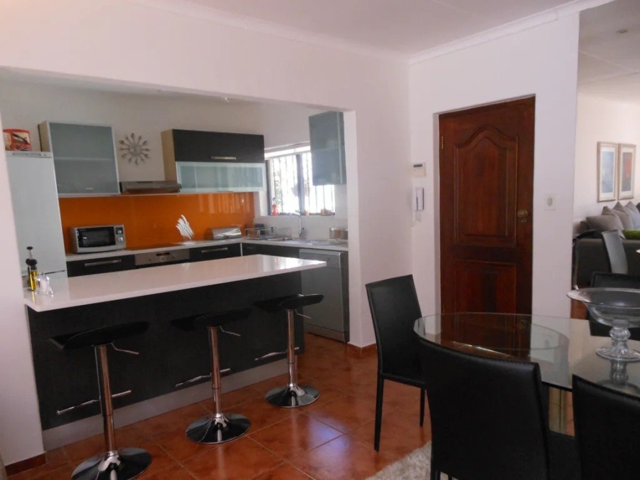 2 Bedroom Property for Sale in Saxonwold Gauteng