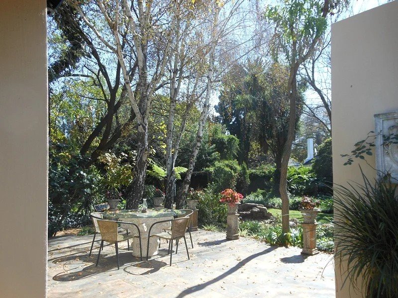 2 Bedroom Property for Sale in Saxonwold Gauteng