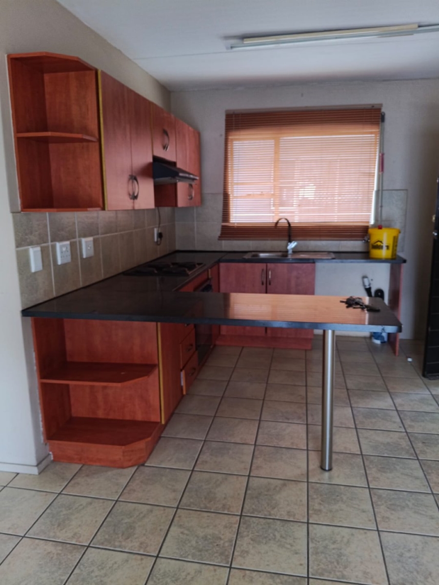 2 Bedroom Property for Sale in Bardene Gauteng