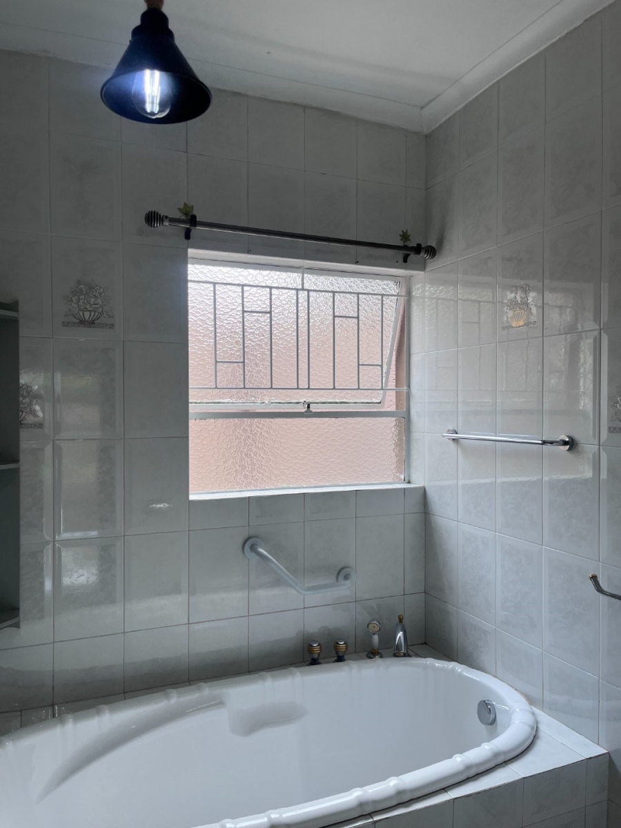 3 Bedroom Property for Sale in Glen Marais Gauteng