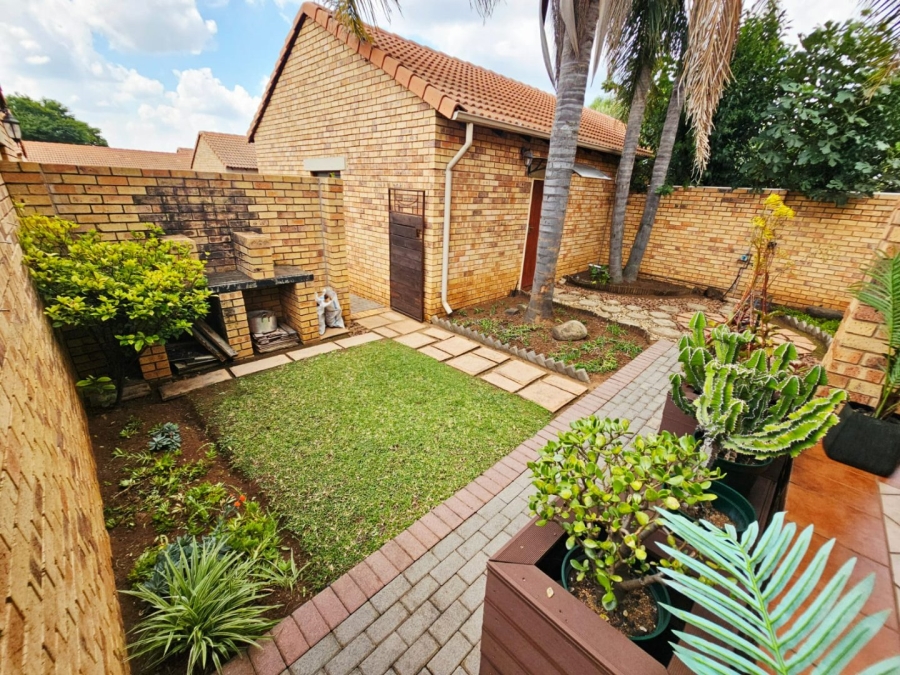 2 Bedroom Property for Sale in Monavoni Gauteng