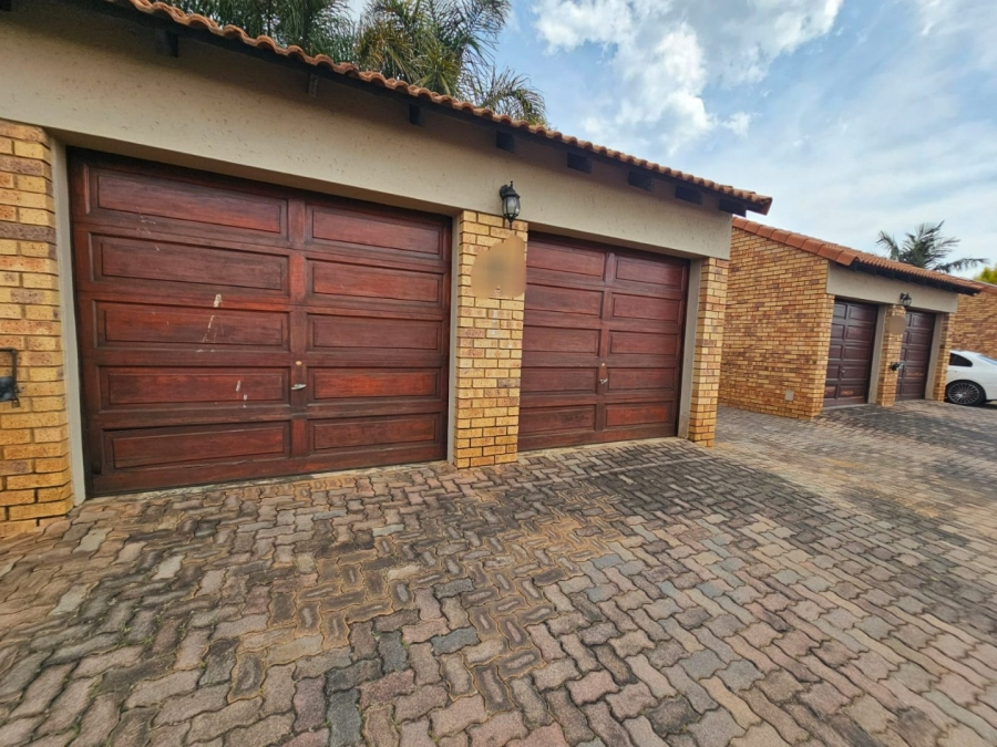 2 Bedroom Property for Sale in Monavoni Gauteng