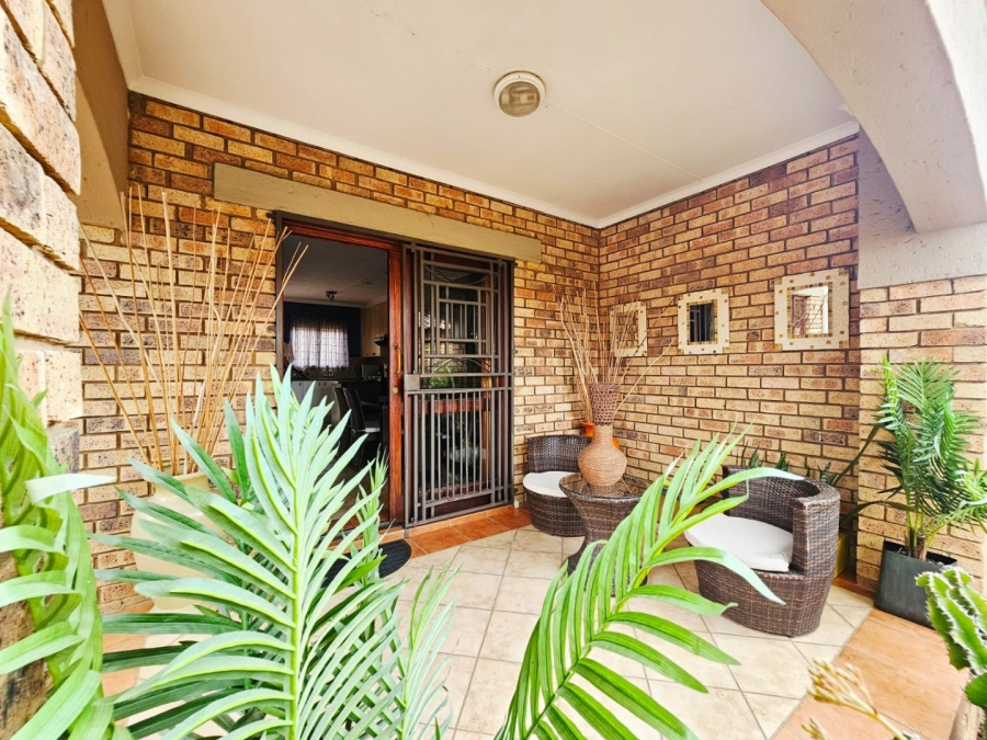 2 Bedroom Property for Sale in Monavoni Gauteng