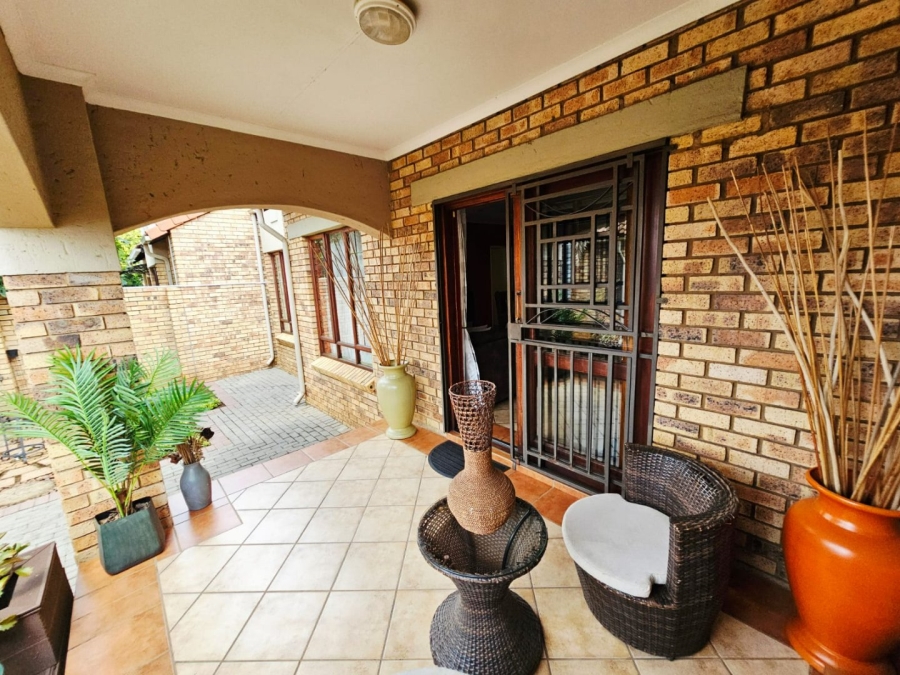 2 Bedroom Property for Sale in Monavoni Gauteng