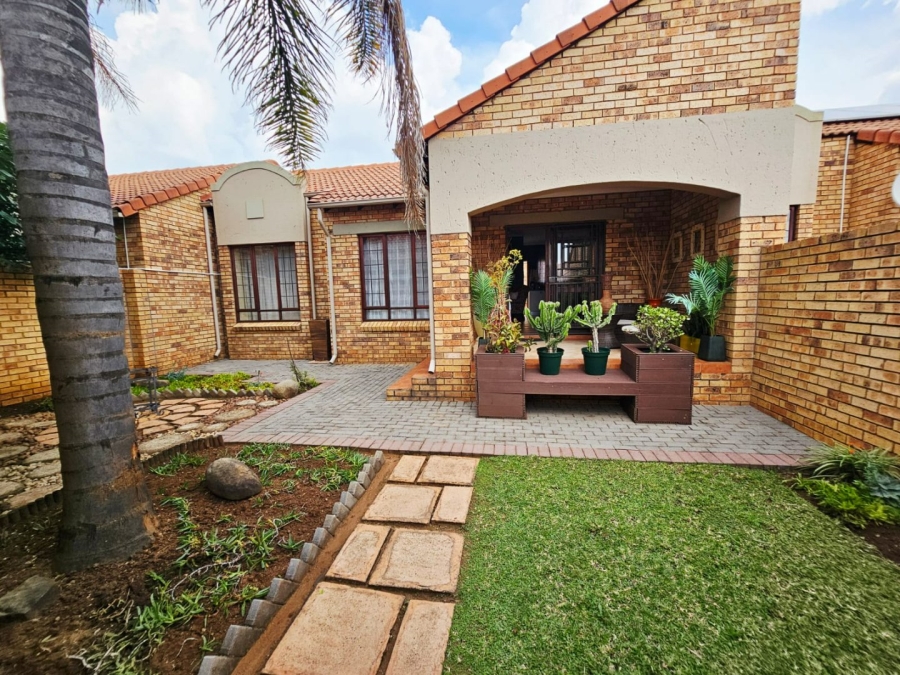 2 Bedroom Property for Sale in Monavoni Gauteng