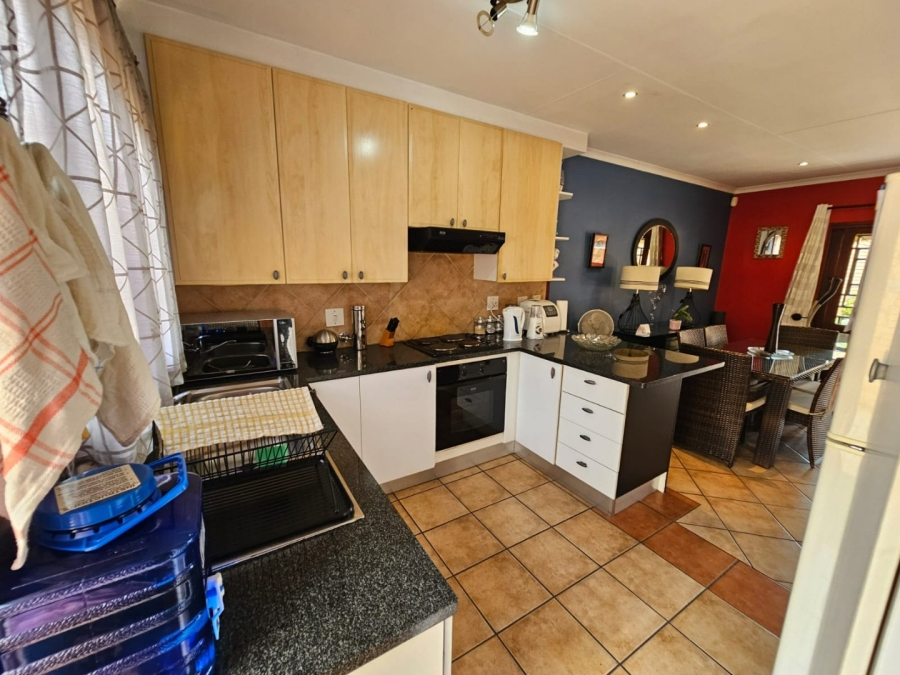 2 Bedroom Property for Sale in Monavoni Gauteng