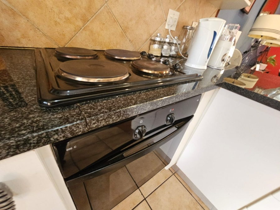 2 Bedroom Property for Sale in Monavoni Gauteng