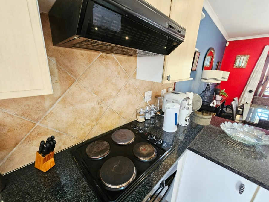 2 Bedroom Property for Sale in Monavoni Gauteng