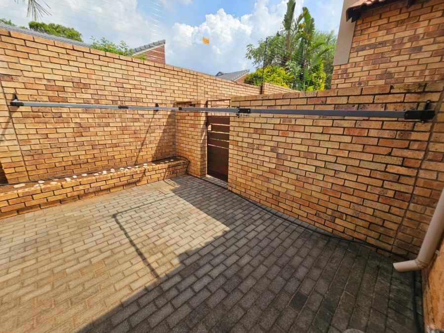 2 Bedroom Property for Sale in Monavoni Gauteng