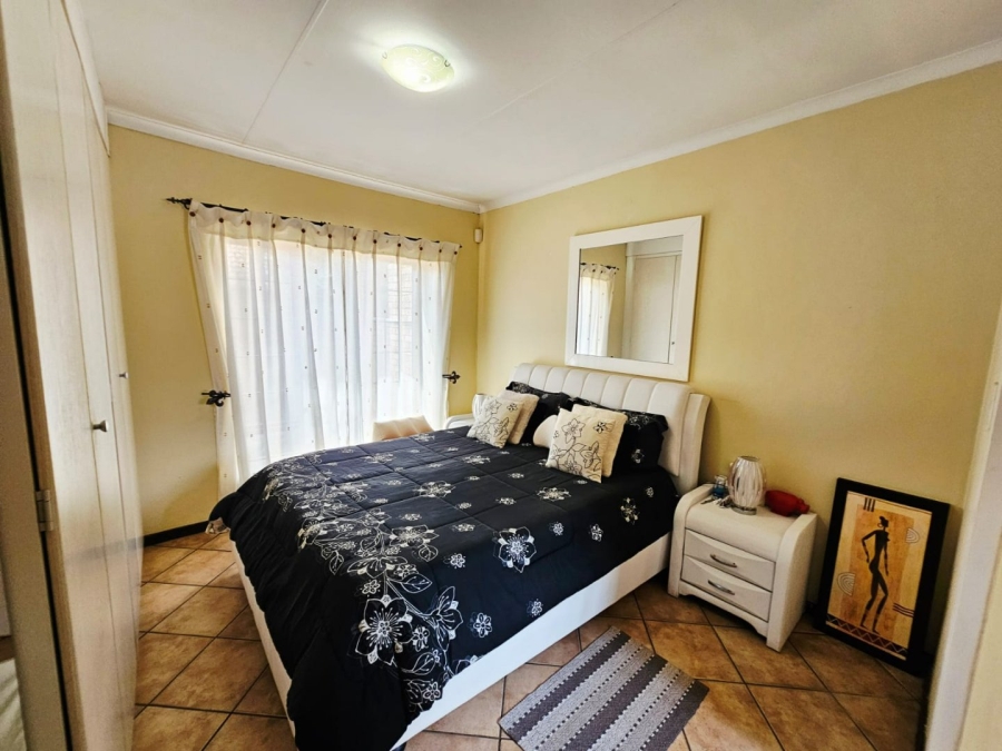 2 Bedroom Property for Sale in Monavoni Gauteng