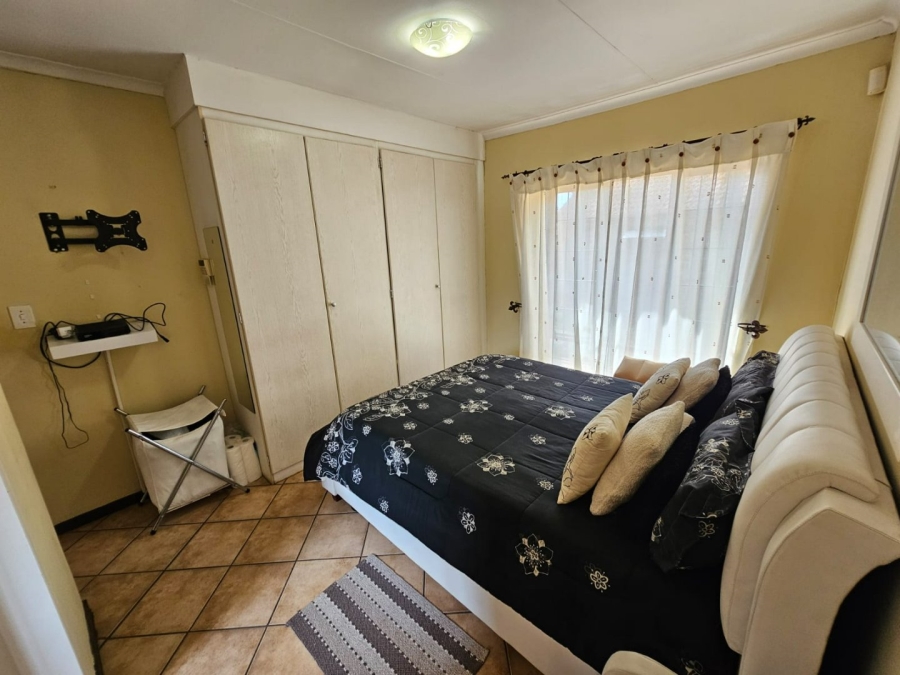 2 Bedroom Property for Sale in Monavoni Gauteng