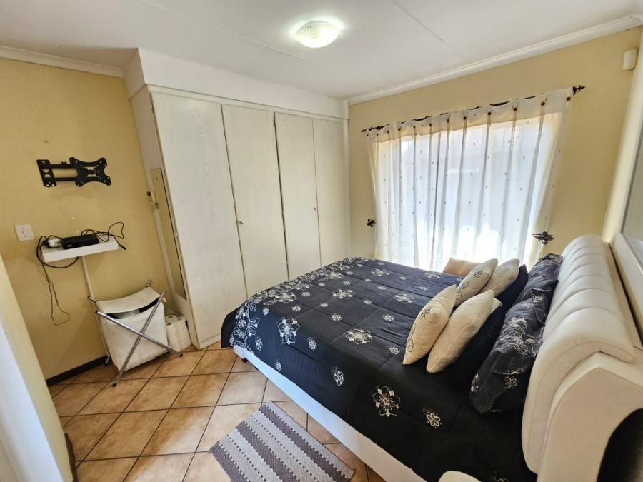 2 Bedroom Property for Sale in Monavoni Gauteng