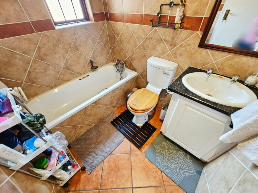2 Bedroom Property for Sale in Monavoni Gauteng