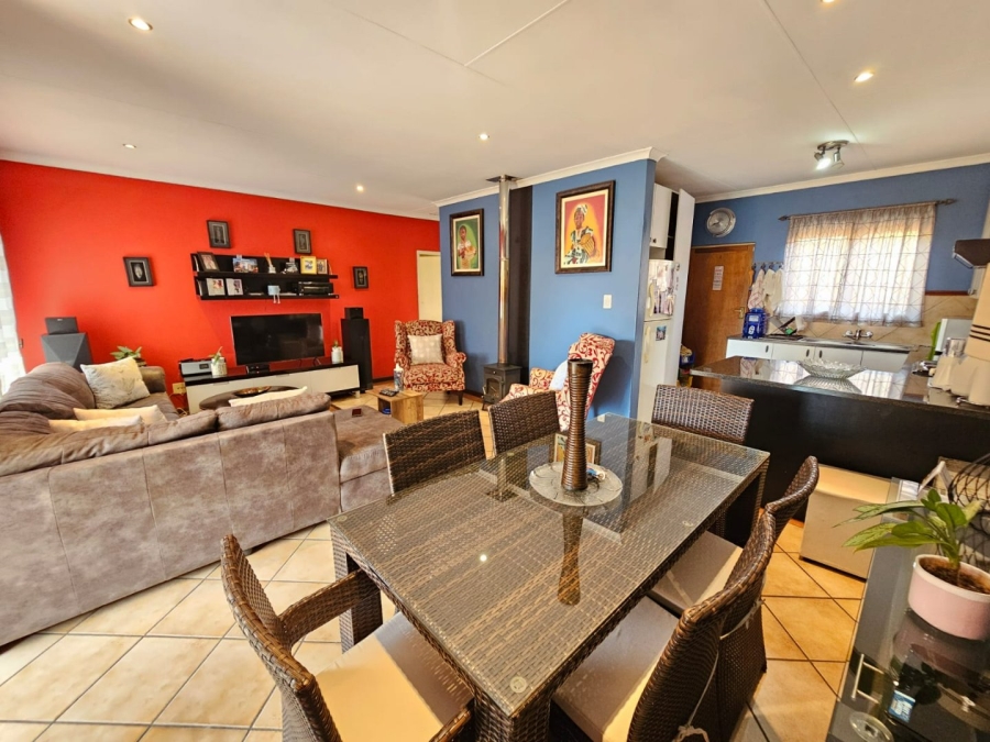 2 Bedroom Property for Sale in Monavoni Gauteng