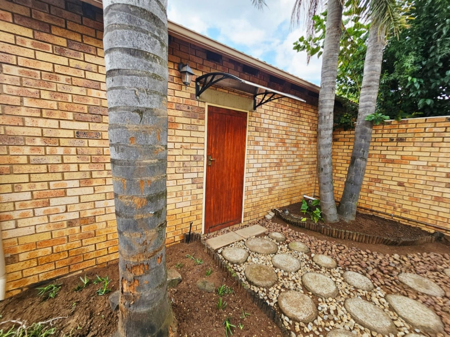 2 Bedroom Property for Sale in Monavoni Gauteng