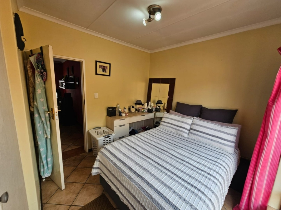 2 Bedroom Property for Sale in Monavoni Gauteng