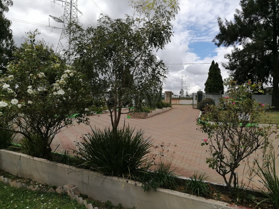 To Let Commercial Property for Rent in Laezonia Gauteng