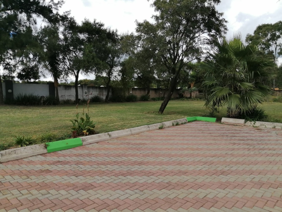 To Let Commercial Property for Rent in Laezonia Gauteng