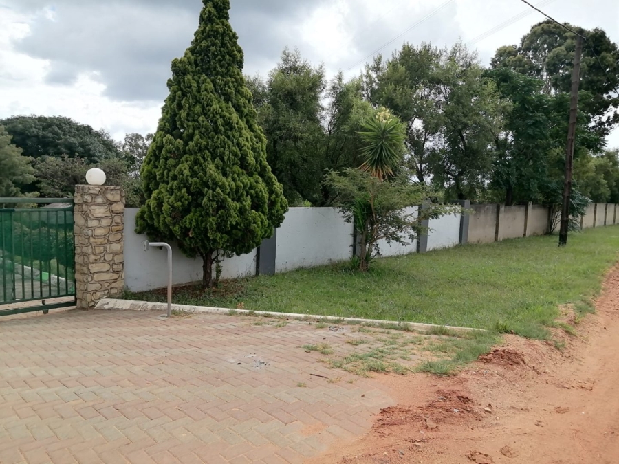 To Let Commercial Property for Rent in Laezonia Gauteng