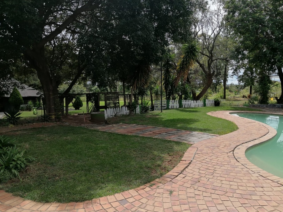 To Let Commercial Property for Rent in Laezonia Gauteng