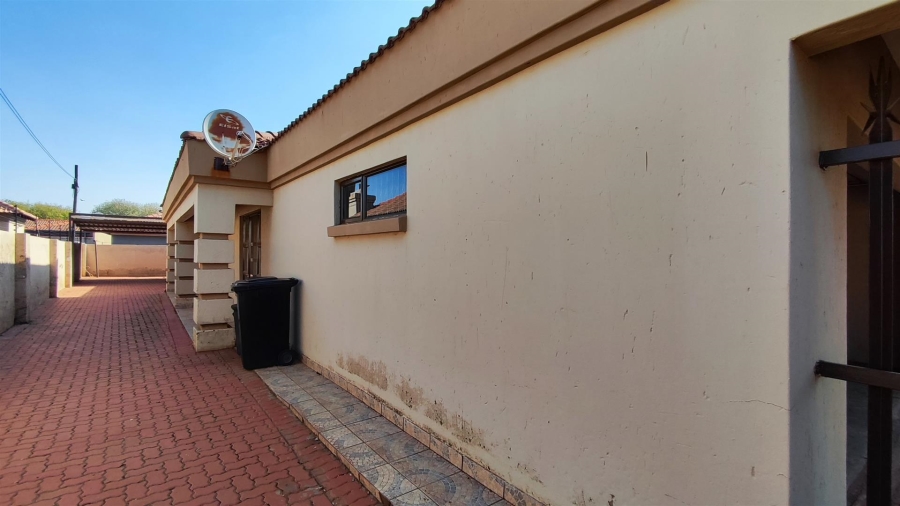 4 Bedroom Property for Sale in Dawn Park Gauteng