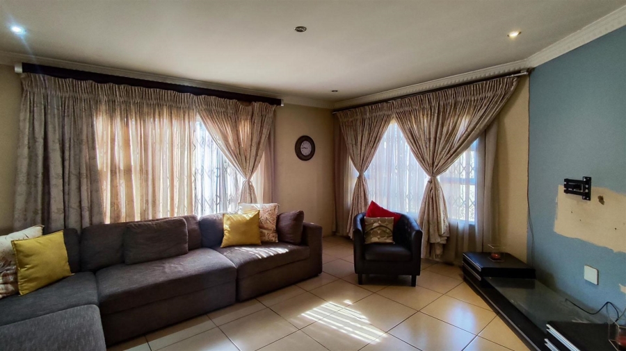 4 Bedroom Property for Sale in Dawn Park Gauteng