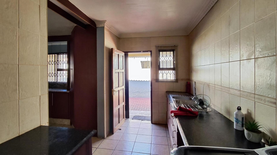 4 Bedroom Property for Sale in Dawn Park Gauteng