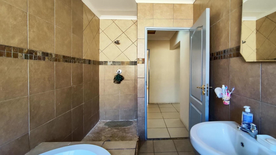 4 Bedroom Property for Sale in Dawn Park Gauteng